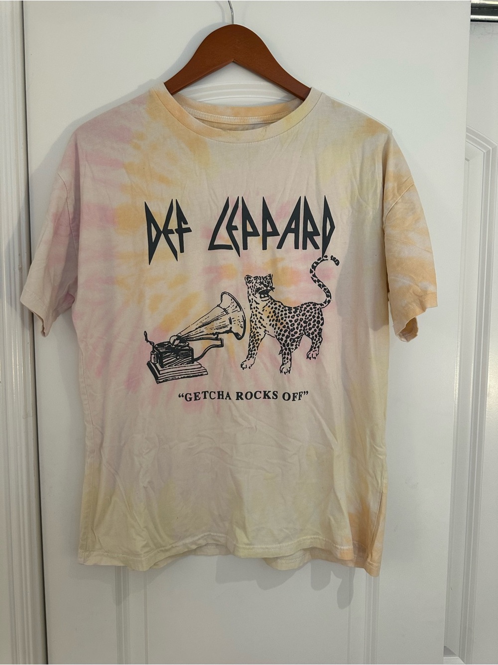 Def Leppard Women's Tie-Dye Short Sleeve Tee fits like medium